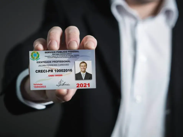 Identidade profissional do CRECI. Saiba como tirar creci passo a passo para obter seu registro como corretor de imóveis.